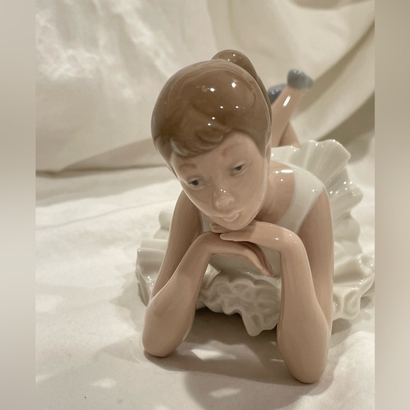 (2)-Lladró Nao Retired Ballerinas. “Pensive Ballet” & “Attentive Ballet” - Picture 4 of 15